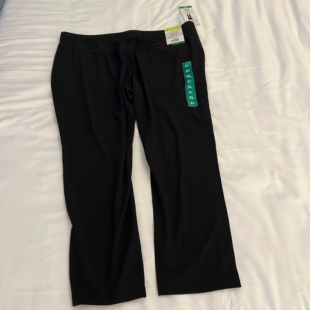 Eddie Bauer mens xl pant. New with tags.